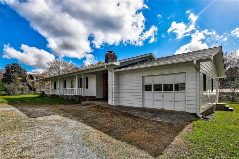 Property image 2 at 413 Substation Street, Hendersonville, NC 28792