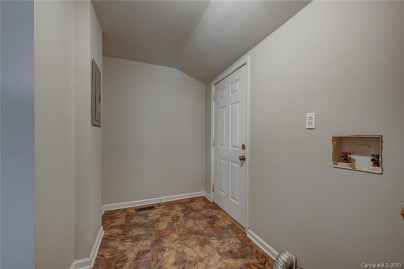 Property image 3 at 914 W 2nd Avenue, Gastonia, NC 28052