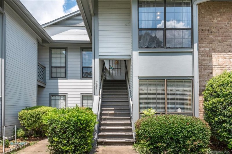 Property image 3 at 5841 Harris Grove Lane, Charlotte, NC 28212