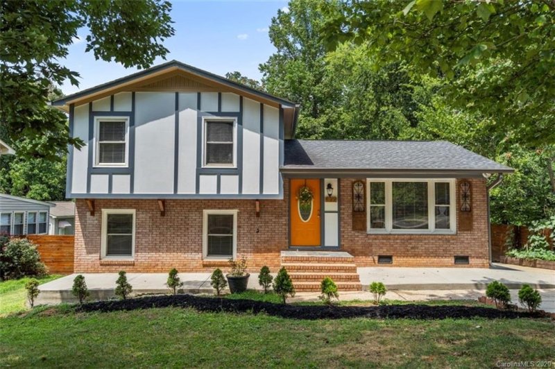 Property image 2 at 422 Short Hills Drive, Charlotte, NC 28217