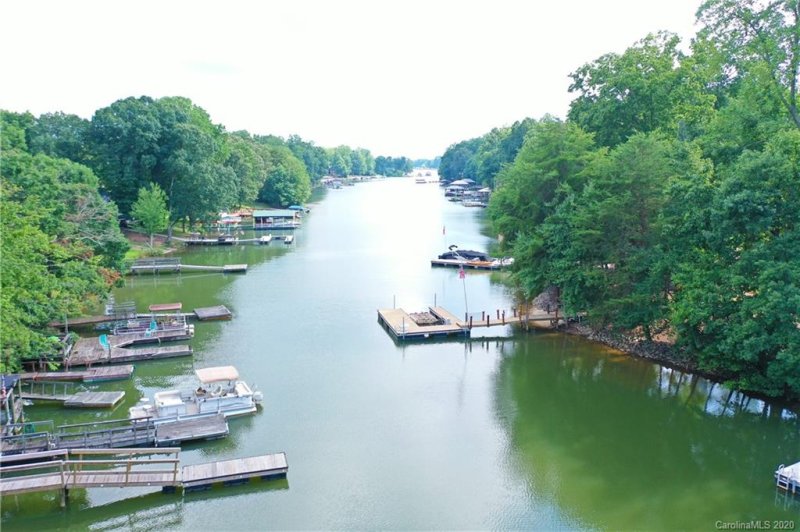 Property image 2 at 152 Cove View Drive, Mooresville, NC 28117