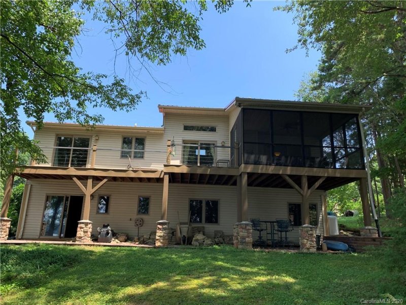 Property image 2 at 2715 Westview Drive, Sherrills Ford, NC 28673