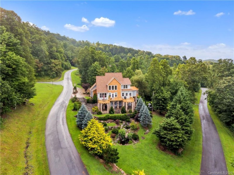 Property image 3 at 640 Grand Oaks Drive, Hendersonville, NC 28792