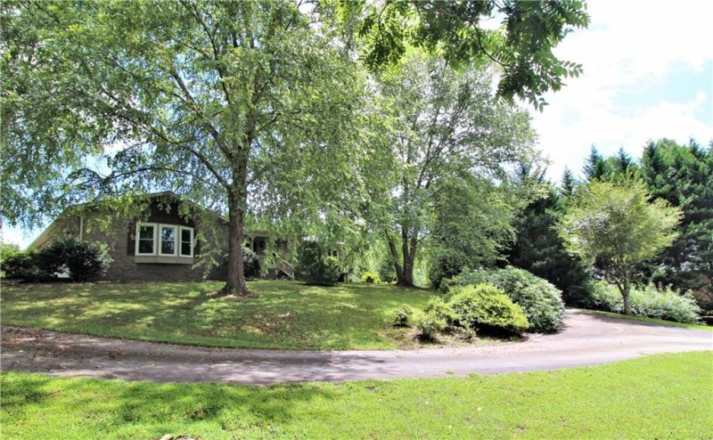 Property image 4 at 402 Georgetown Road, Lenoir, NC 28645