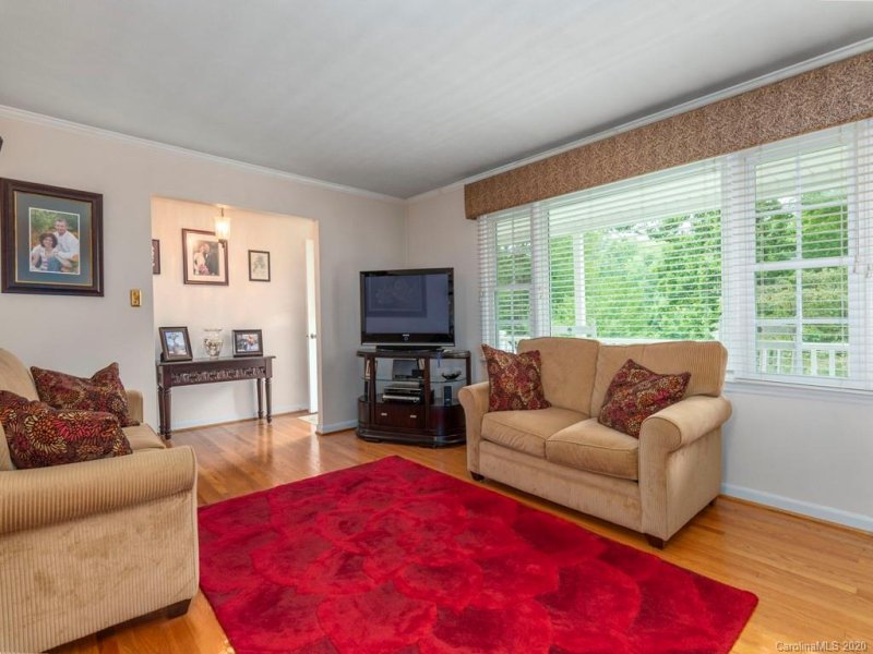 Property image 3 at 16 Mayfair Drive, Candler, NC 28715