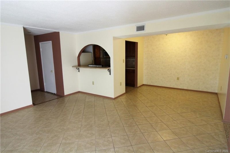 Property image 3 at 5012 Sardis Road, Charlotte, NC 28270