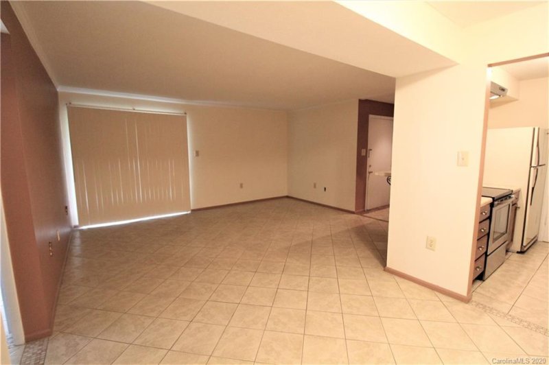 Property image 4 at 5012 Sardis Road, Charlotte, NC 28270