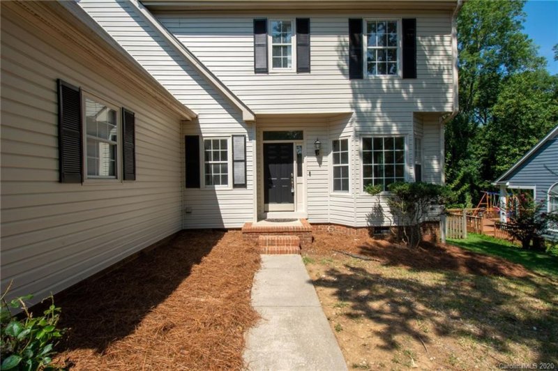 Property image 3 at 5401 Timberbluff Drive, Charlotte, NC 28216