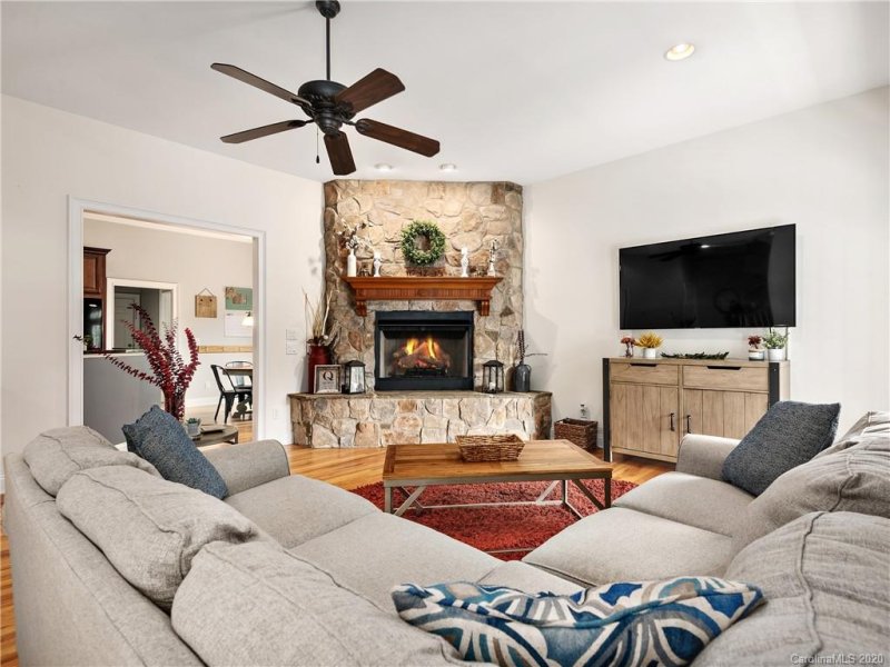 Property image 5 at 105 Mistletoe Trail, Hendersonville, NC 28791