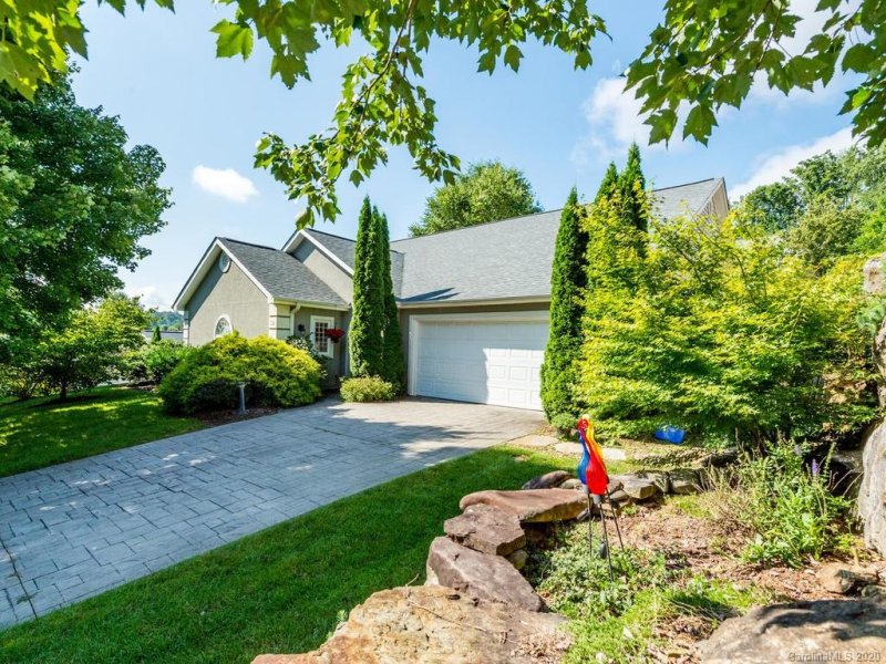 32 Stonebridge Drive