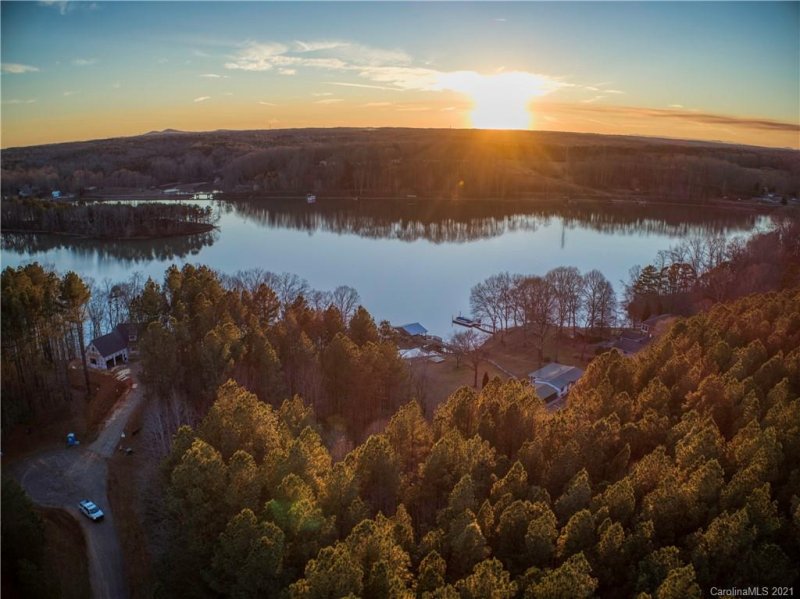 Property image 2 at 246 Windingwood Drive, Statesville, NC 28677