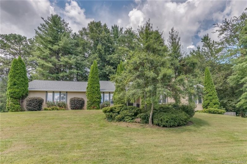 Property image 2 at 106 Dawn Valley Drive, Hendersonville, NC 28792