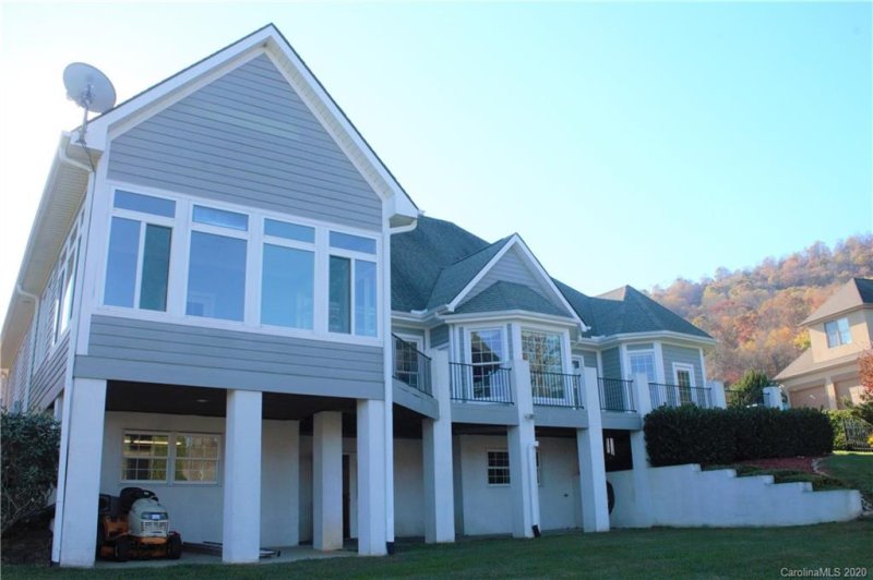 Property image 4 at 5 Round Robin Lane, Mills River, NC 28759