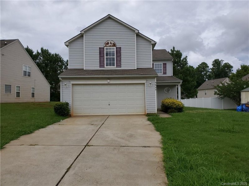 Property image 2 at 3925 Oliva Diane Lane, Charlotte, NC 28216