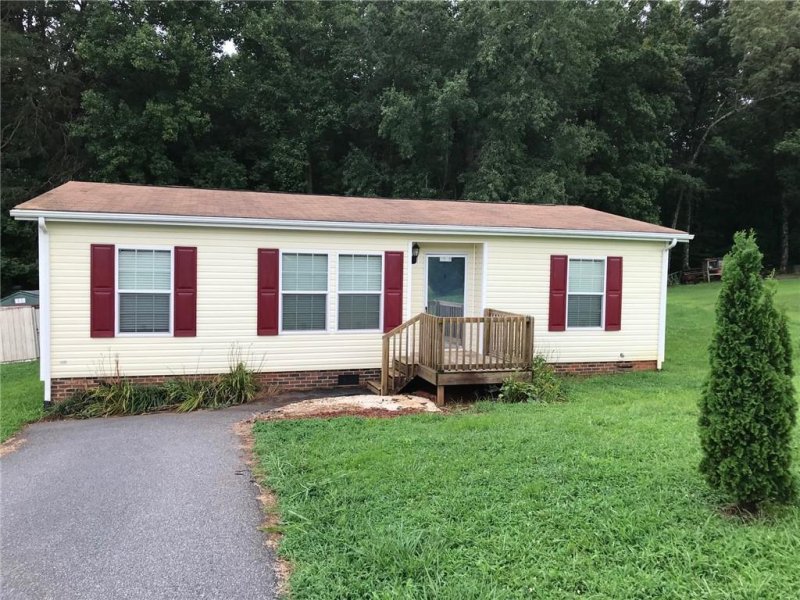 Property image 2 at 2202 Sterling Ridge Drive, Newton, NC 28658