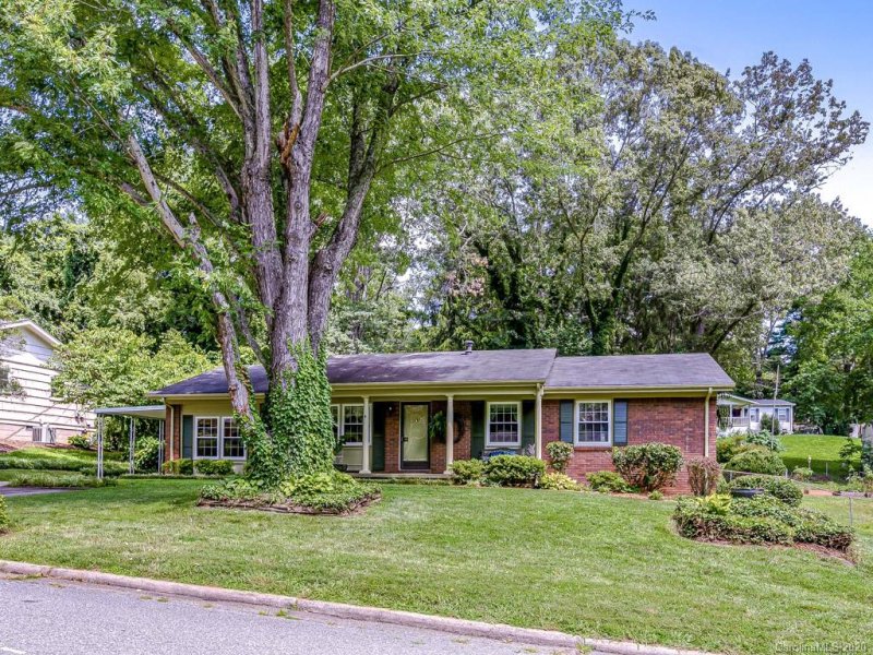 Property image 3 at 9 W Maple Drive, Asheville, NC 28805