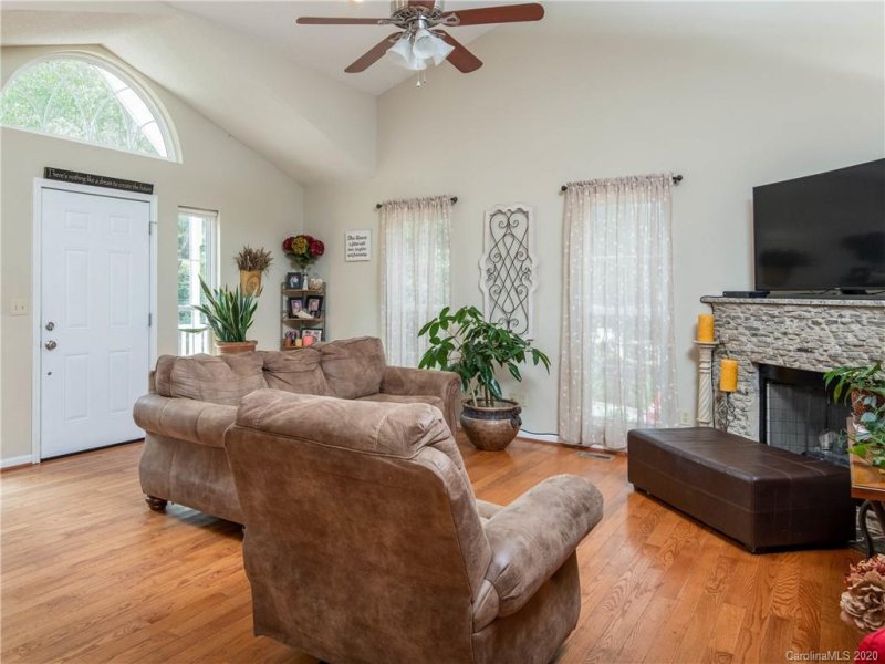 Property image 3 at 33 Sheppard Drive, Asheville, NC 28806