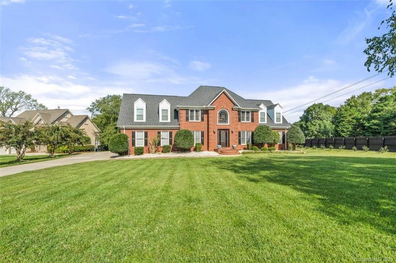 Property image 2 at 1002 Heather Glen Drive, Matthews, NC 28104