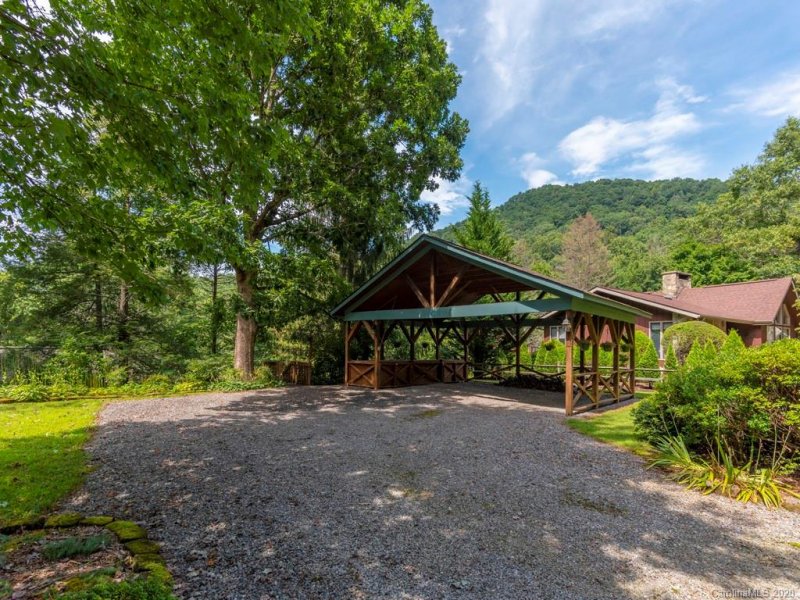 Property image 2 at 480 Chestnut Walk Drive, Waynesville, NC 28786