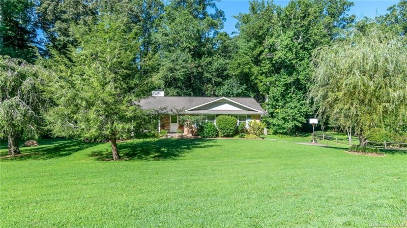 Property image 3 at 308 Sunset Drive, Hendersonville, NC 28791