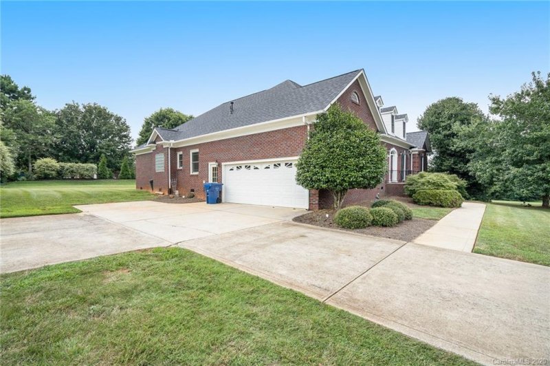 Property image 3 at 9809 Potter Road, Matthews, NC 28104