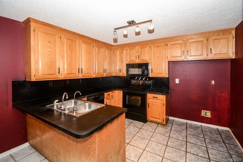 Property image 3 at 110 Woodthrush Lane, Mooresville, NC 28117