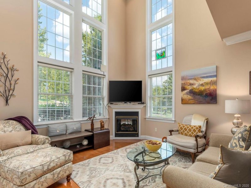 Property image 2 at 10 Trafalgar Circle, Asheville, NC 28805