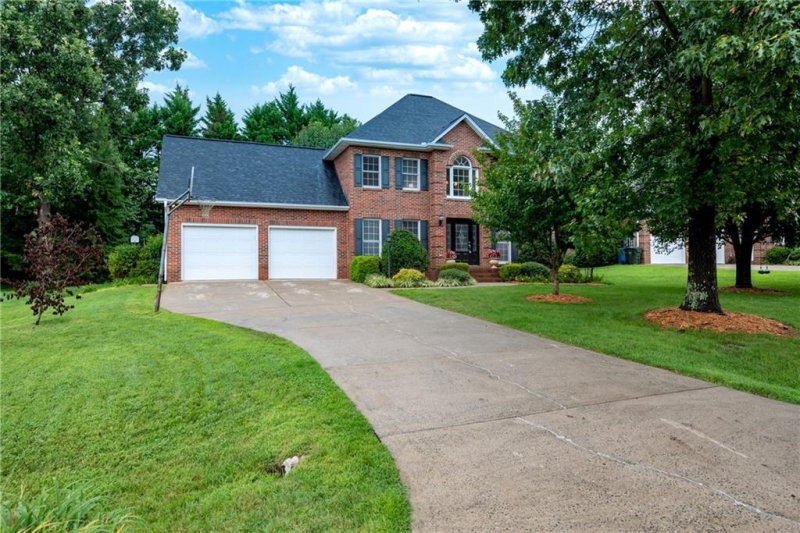 Property image 2 at 1511 35th Avenue, Hickory, NC 28601