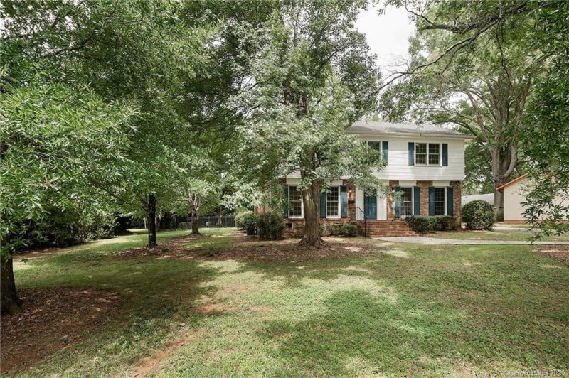 Property image 4 at 5735 Riviere Drive, Charlotte, NC 28211
