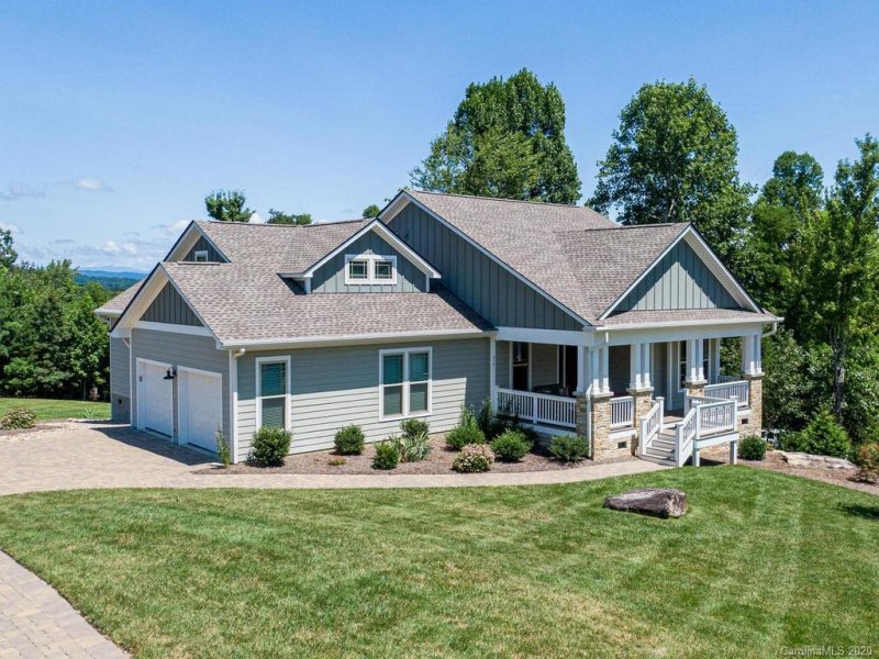 Property image 2 at 514 Monarch Road, Hendersonville, NC 28739