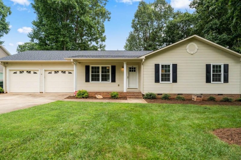 Property image 2 at 412 10th Avenue, Conover, NC 28613