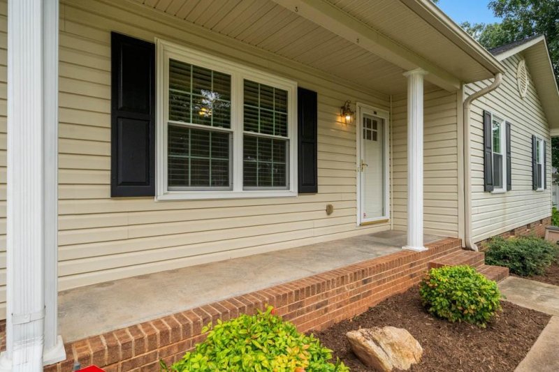 Property image 3 at 412 10th Avenue, Conover, NC 28613