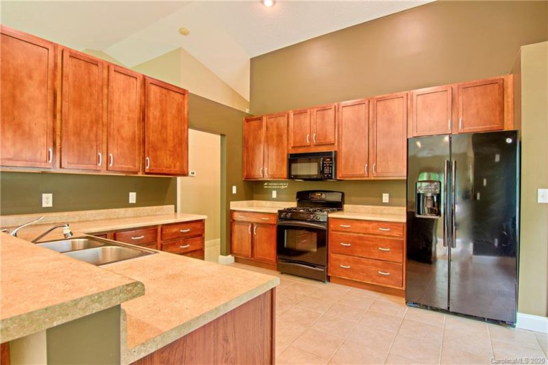 Property image 2 at 118 Little Fox Lane, Fletcher, NC 28732