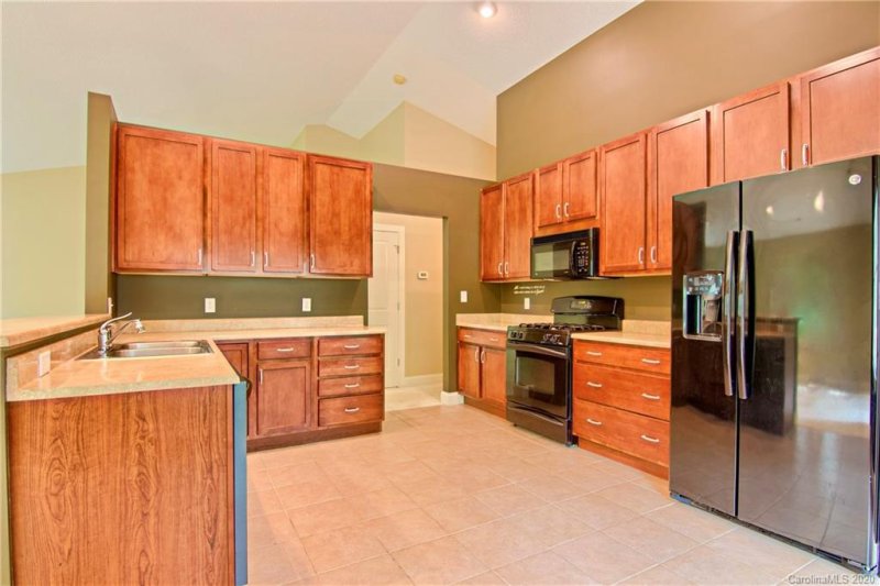 Property image 3 at 118 Little Fox Lane, Fletcher, NC 28732