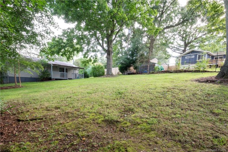 Property image 4 at 4 Lancelot Lane, Asheville, NC 28806
