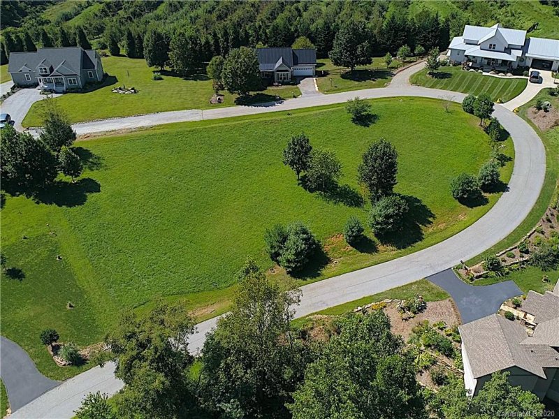 Property image 2 at 323 Eagles Eye Drive, Hendersonville, NC 28792