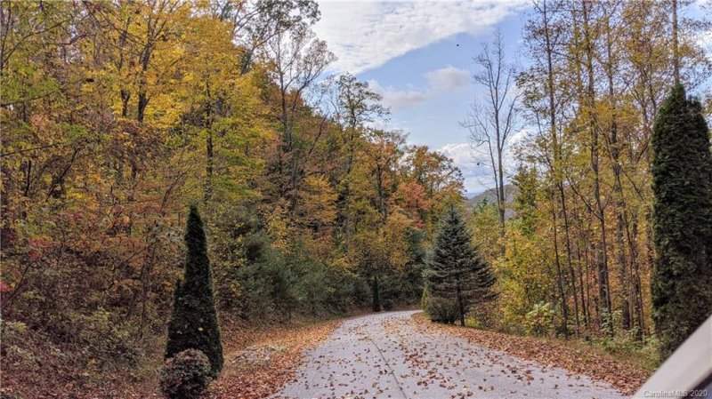 Property image 4 at 323 Eagles Eye Drive, Hendersonville, NC 28792