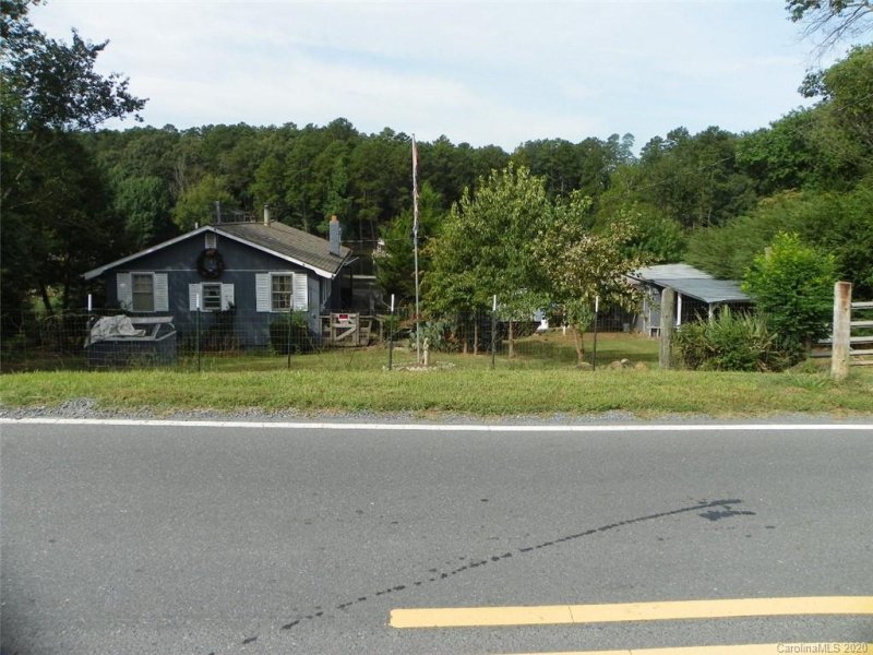 Property image 2 at 428 Pinehaven Drive, New London, NC 28127