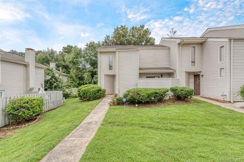 Property image 2 at 7846 Hummingbird Lane, Charlotte, NC 28212