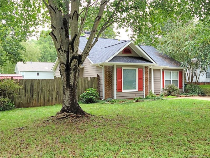 Property image 2 at 7450 Crestside Lane, Charlotte, NC 28227