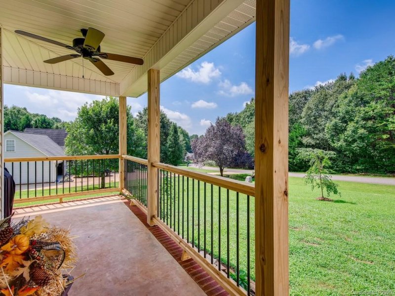 Property image 2 at 2602 Carriage Lane, Lincolnton, NC 28092