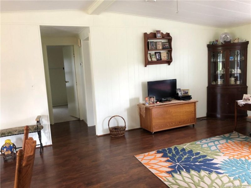 Property image 4 at 207 Cranbrook Circle, Hendersonville, NC 28792