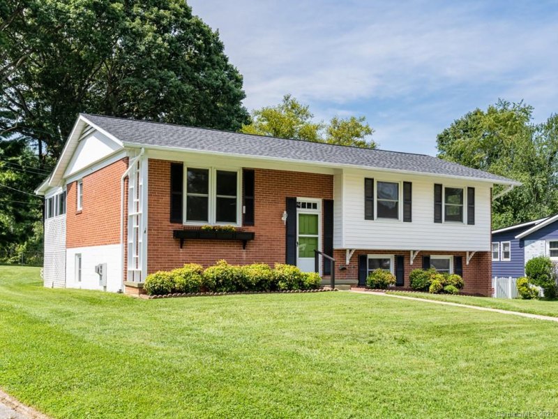 Property image 2 at 18 Oak Leaf Lane, Arden, NC 28704