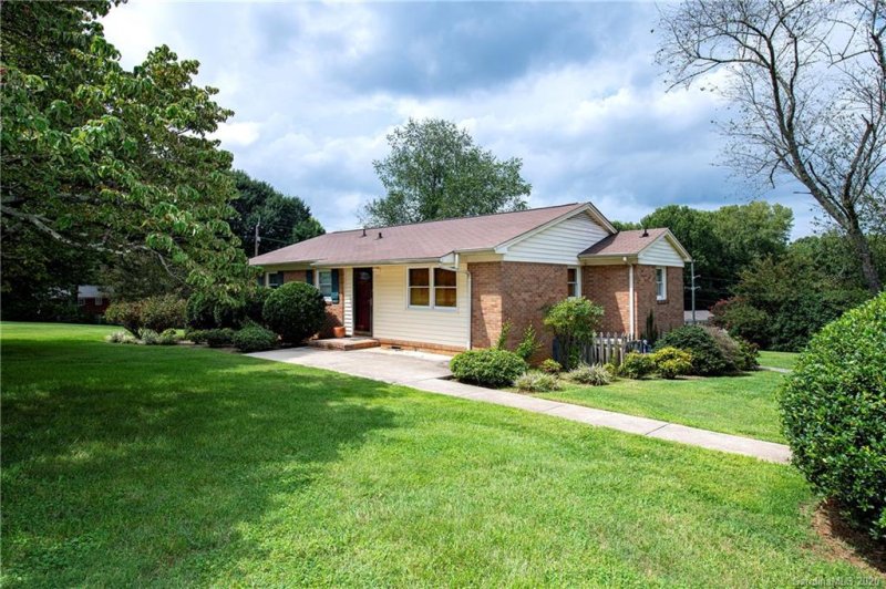 Property image 2 at 12 Spruce Pine Drive, Belmont, NC 28012