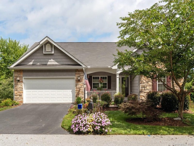 Property image 2 at 9 Headwater Drive, Hendersonville, NC 28739