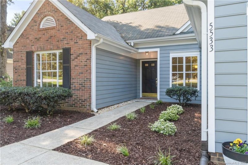 Property image 2 at 5533 Oak Drive, Charlotte, NC 28216