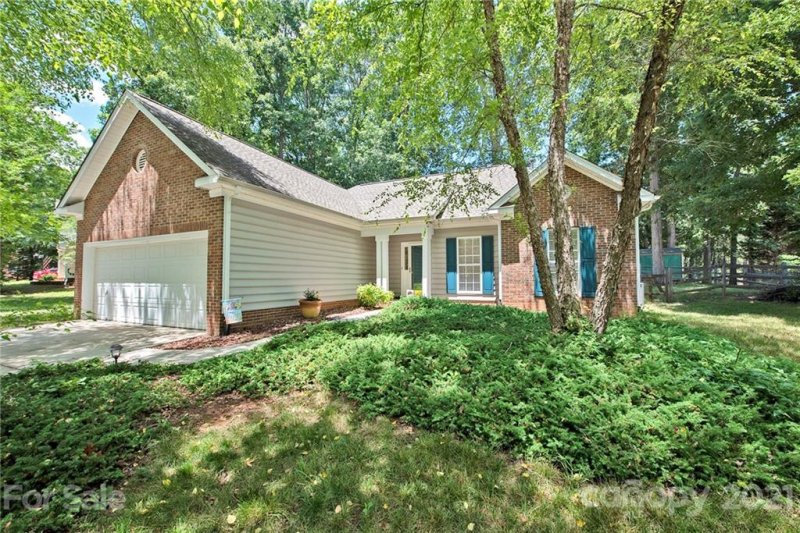 7067 Hunters Bluff Drive