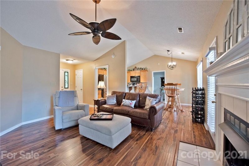 Property image 4 at 7067 Hunters Bluff Drive, Denver, NC 28037