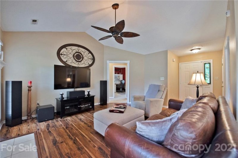 Property image 5 at 7067 Hunters Bluff Drive, Denver, NC 28037