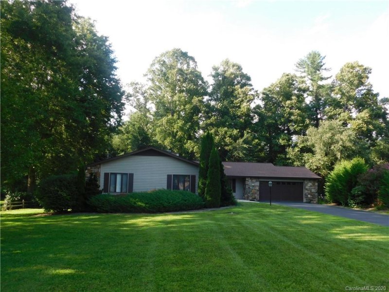 Property image 2 at 118 Larchmont Drive, Hendersonville, NC 28791